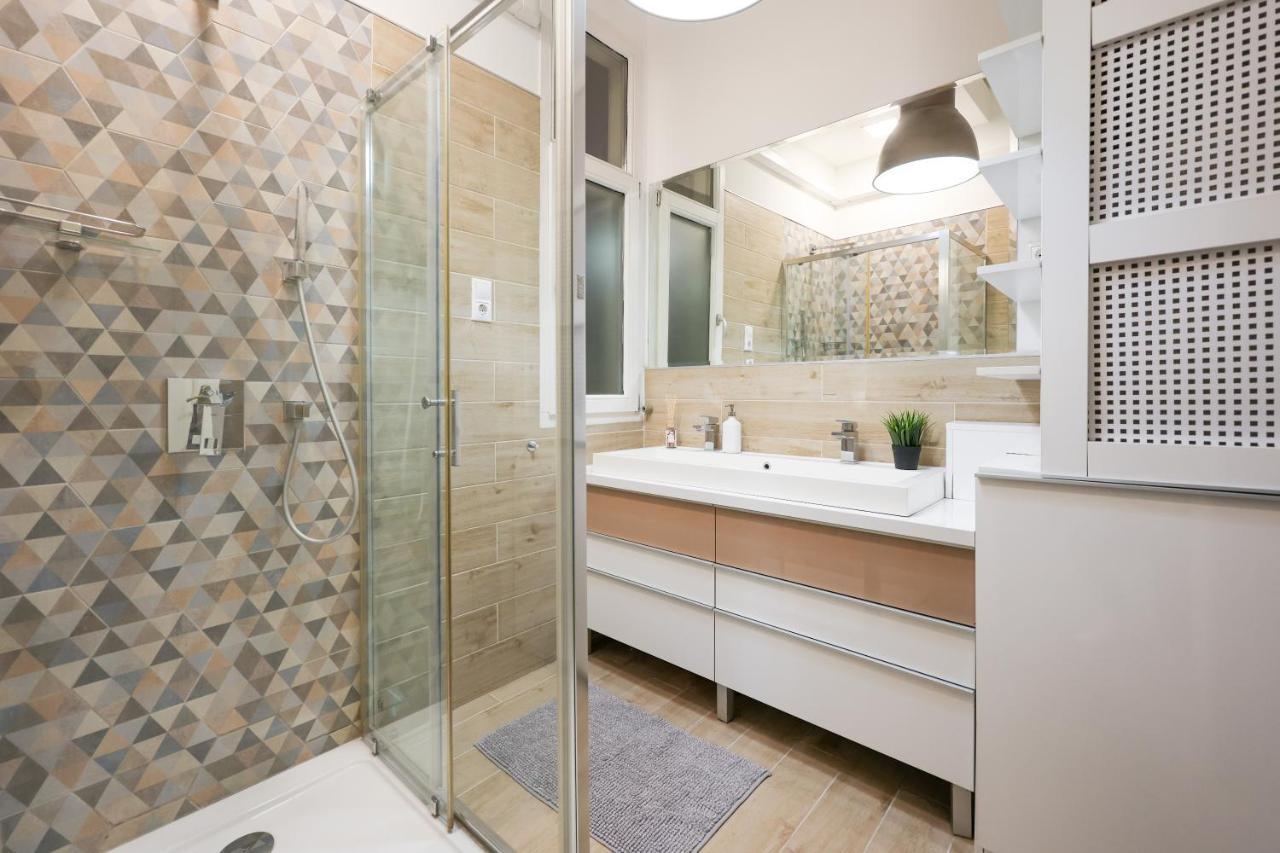 Apartman Deluxe With 4bedrm 2 Bathrm *