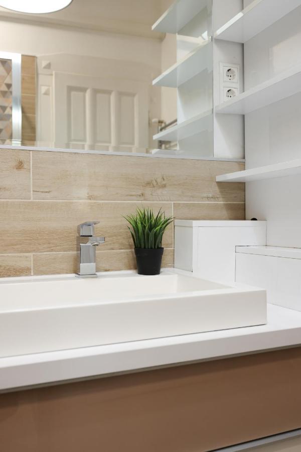 Deluxe With 4bedrm 2 Bathrm Apartman