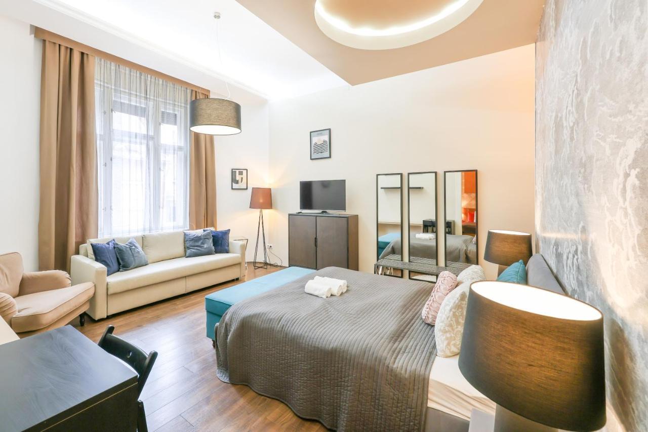 Deluxe With 4bedrm 2 Bathrm * Budapest